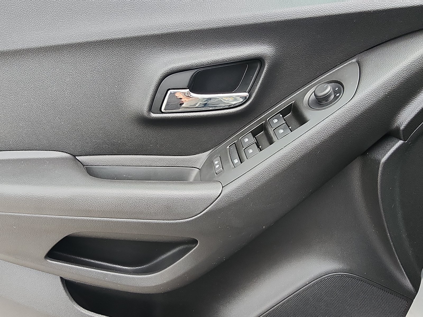 Used 2019 Chevrolet Trax LT w/ LT Convenience Package FWD image 15