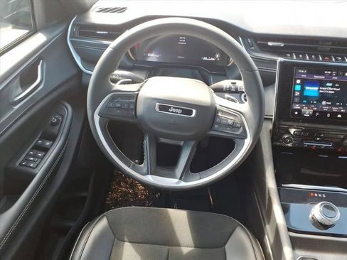 Used 2024 Jeep Grand Cherokee Altitude AWD/4WD image 30