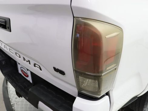 Certified 2020 Toyota Tacoma SR5 image 9