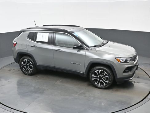 Used 2022 Jeep Compass Limited w/ Sun and Sound Group image 39