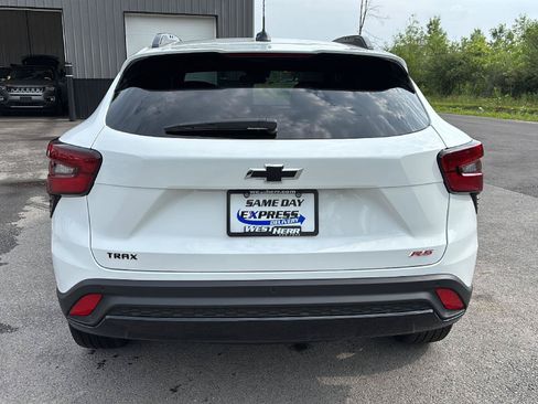 Used 2026 Chevrolet Trax RS w/ Sunroof Package FWD image 4