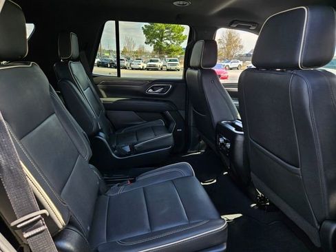 Used 2023 GMC Yukon SLT w/ SLT Luxury Package image 19