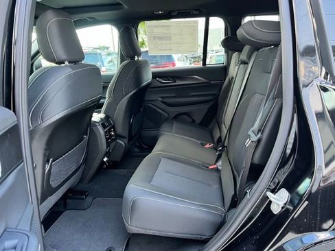 New 2025 Jeep Grand Cherokee Laredo X w/ Luxury Tech Group I image 18