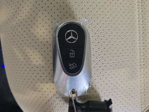 Used 2025 Mercedes-Benz GLC 300 image 36