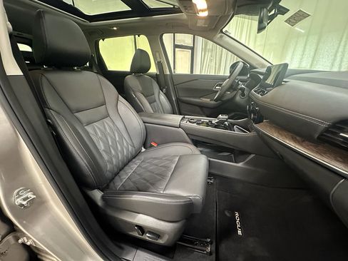 Used 2026 Nissan Rogue Platinum w/ Platinum Premium Package image 18