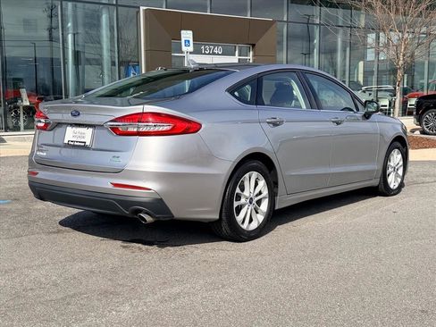 Used 2020 Ford Fusion SE image 3