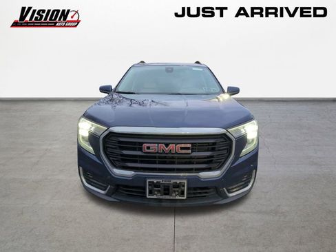 Used 2022 GMC Terrain SLE w/ Driver Convenience Package image 2