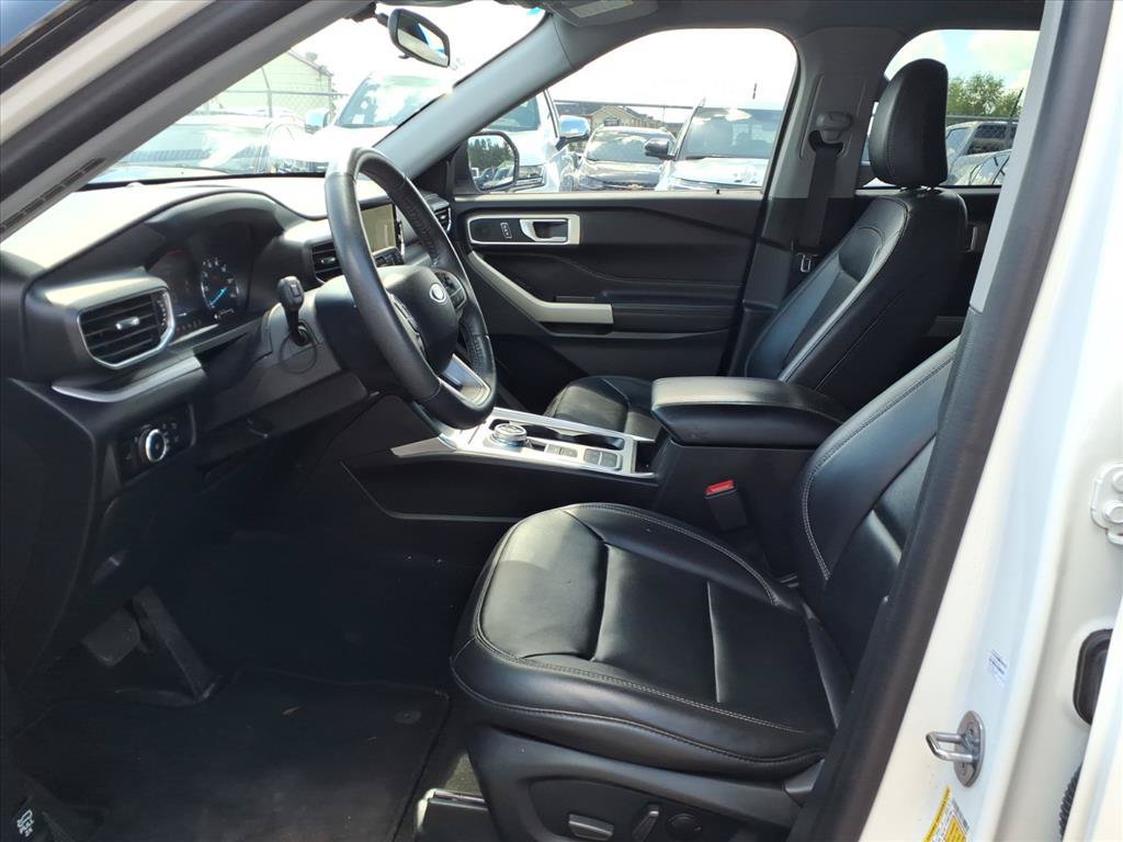 Used 2024 Ford Explorer XLT w/ Equipment Group 202A RWD image 19
