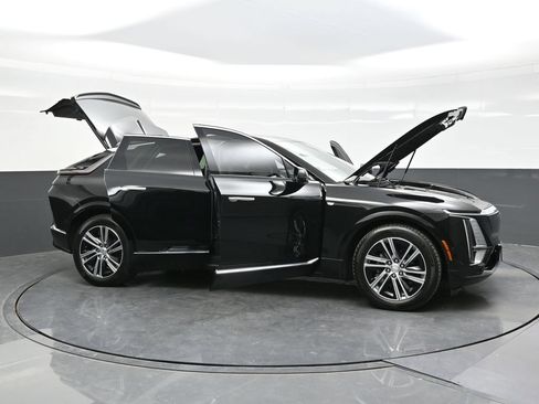 Certified 2024 Cadillac Lyriq Luxury AWD/4WD image 41