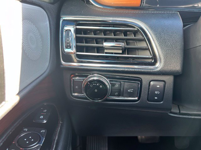 Used 2019 Lincoln Navigator Reserve AWD/4WD image 15