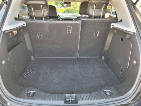 Used 2022 Chevrolet Trax LT w/ Midnight Edition image 23