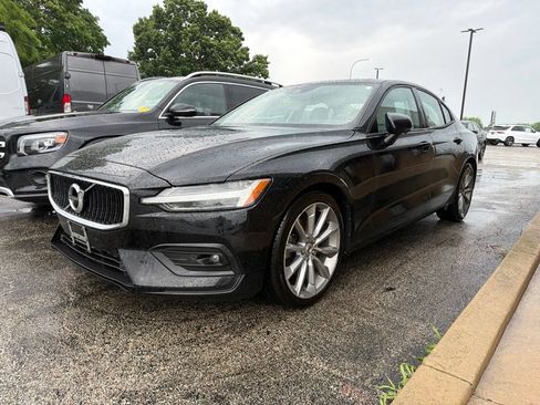 Used 2019 Volvo S60 T5 Momentum w/ Multimedia Package FWD image 4