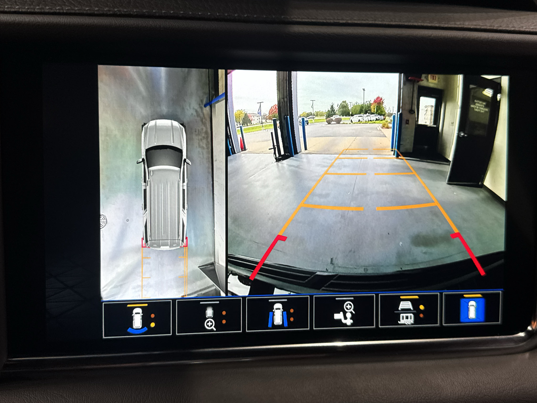 Used 2024 GMC Yukon Denali AWD/4WD image 32