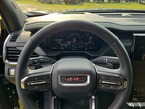 Used 2026 GMC Acadia AT4 w/ Luxury Package AWD/4WD image 32