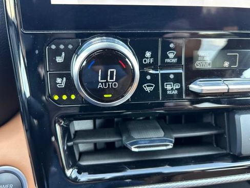 Certified 2024 Toyota Highlander Platinum AWD/4WD image 19