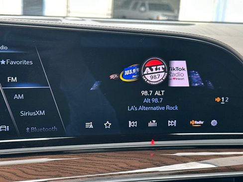 Certified 2023 Cadillac Escalade ESV Sport Platinum w/ Heavy-Duty Trailer Package AWD/4WD image 27