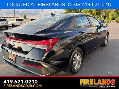 Used 2026 Hyundai Elantra SE FWD image 5