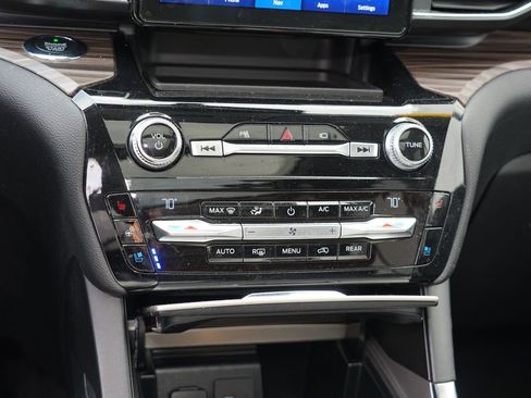 Used 2021 Ford Explorer Limited w/ Equipment Group 301A AWD/4WD image 25