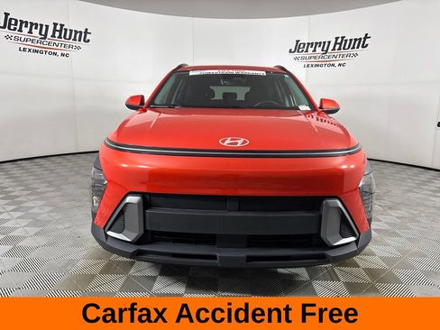 Used 2024 Hyundai Kona SEL w/ Convenience Package FWD image 3