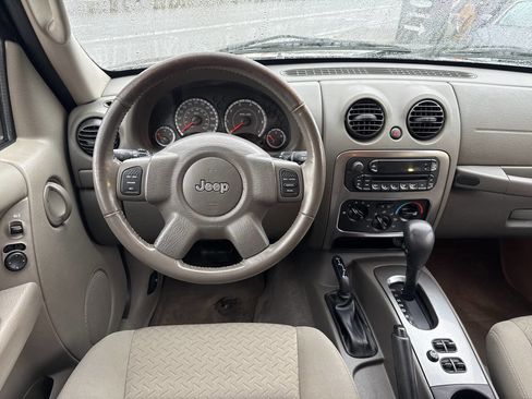 Used 2005 Jeep Liberty Renegade w/ Trailer Tow Group image 22