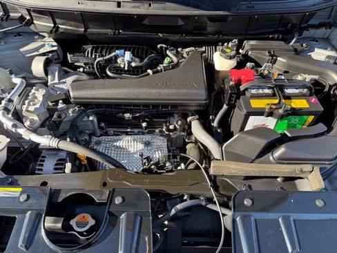 Used 2015 Nissan Rogue SV w/ SV Moonroof Package image 8