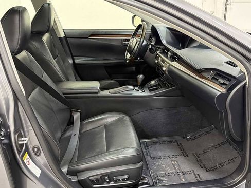 Used 2014 Lexus ES 350 w/ Luxury Package FWD image 30
