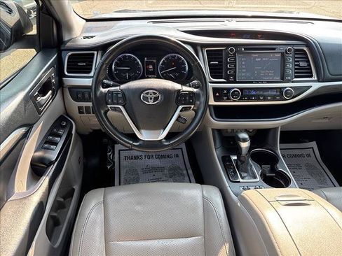 Used 2019 Toyota Highlander Limited FWD image 8