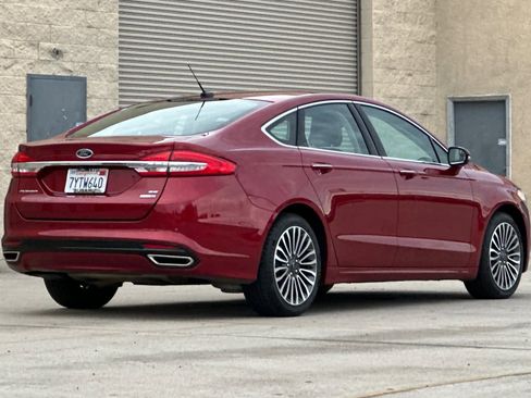 Used 2017 Ford Fusion SE w/ Fusion SE Technology Package image 3