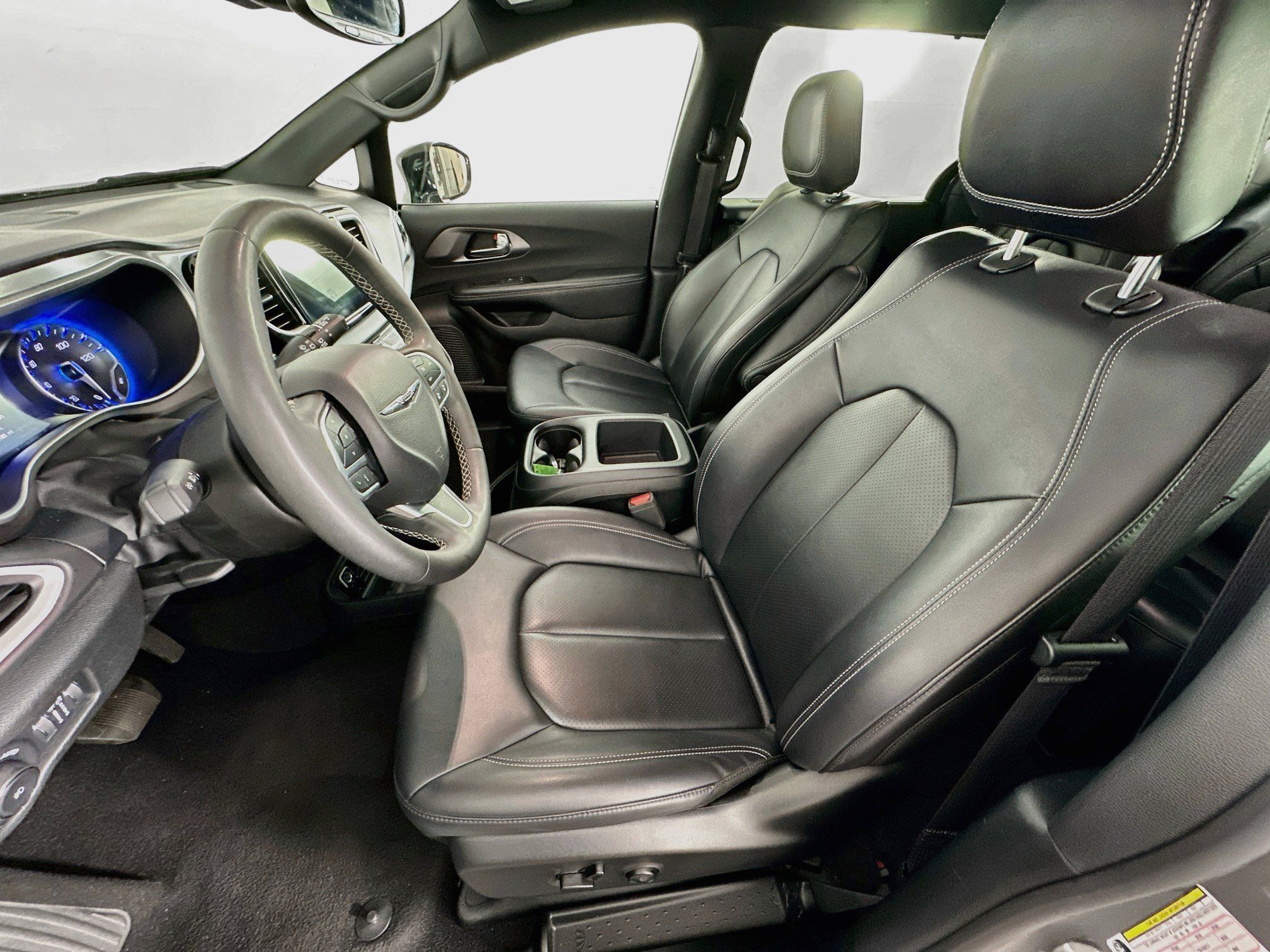 Used 2025 Chrysler Pacifica Select FWD image 13