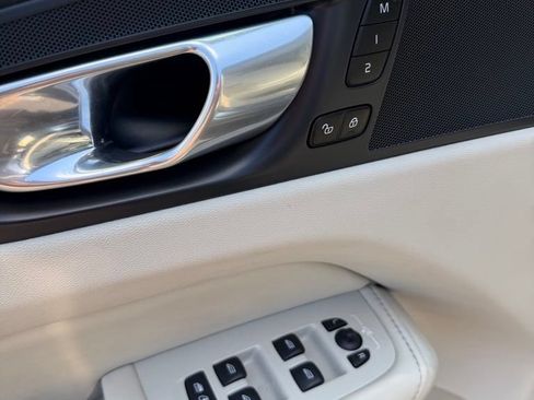 Certified 2023 Volvo XC60 B5 Plus w/ Climate Package AWD/4WD image 11