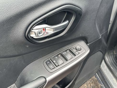 Used 2022 Jeep Cherokee Latitude Lux image 17