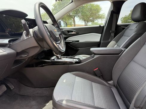Used 2025 Chevrolet Trax LT w/ LT Convenience Package FWD image 27