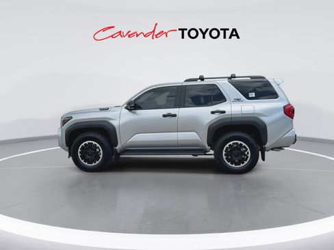 Certified 2025 Toyota 4Runner TRD Off-Road AWD/4WD image 5