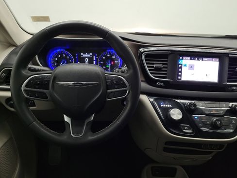 Used 2022 Chrysler Voyager LX FWD image 22