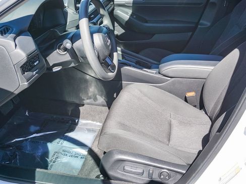 Used 2025 Honda Accord SE image 17