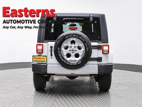 Used 2015 Jeep Wrangler Unlimited Sahara w/ Connectivity Group AWD/4WD image 6