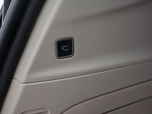 Used 2017 Chrysler Pacifica Platinum image 18