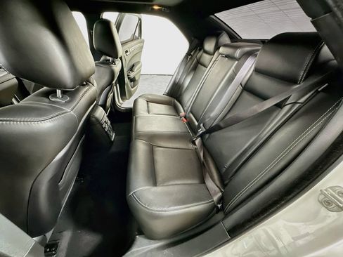Used 2022 Chrysler 300 S w/ Comfort Group RWD image 14