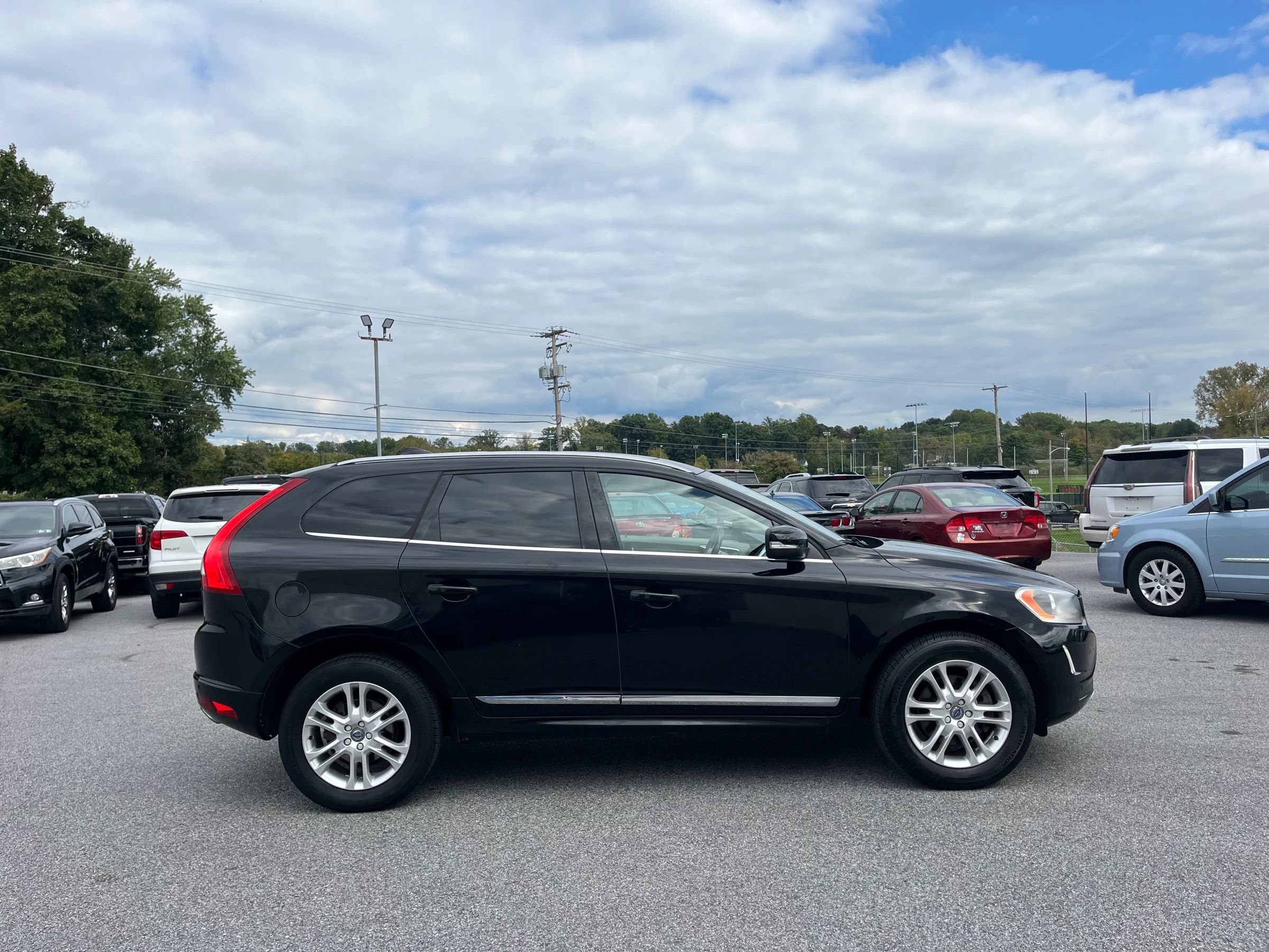Used 2015 Volvo XC60 T5 AWD/4WD image 2