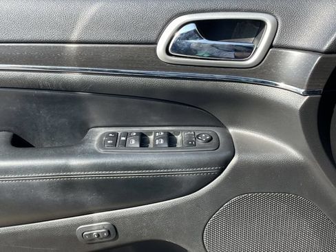 Used 2018 Jeep Grand Cherokee Limited AWD/4WD image 24