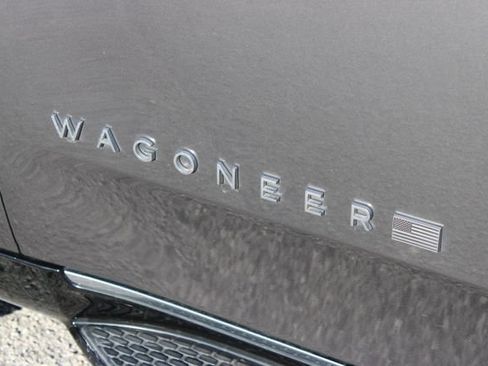 Used 2023 Jeep Wagoneer 4WD image 17