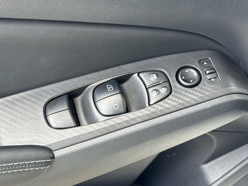 Used 2025 Nissan Altima 2.5 SV FWD image 12