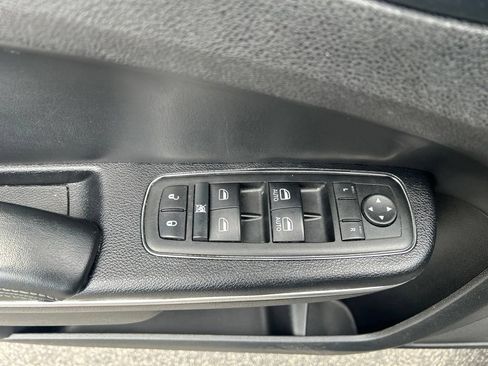 Used 2015 Chrysler 300 C RWD image 18