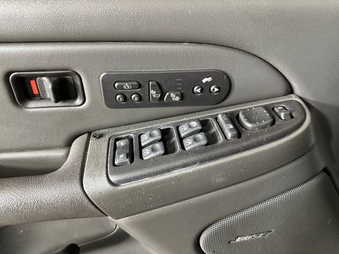 Used 2004 Chevrolet Avalanche 2500 w/ Preferred Equipment Group AWD/4WD image 20