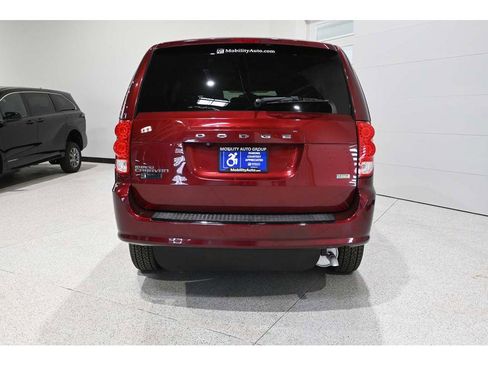 Used 2019 Dodge Grand Caravan SE FWD image 7