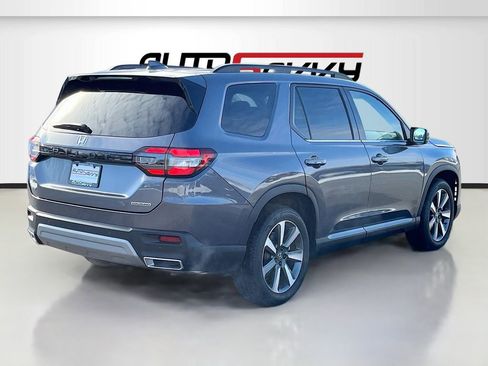 Used 2025 Honda Pilot Touring image 7
