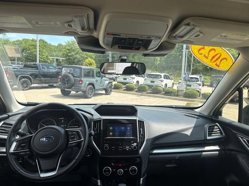 Used 2023 Subaru Forester Premium AWD/4WD image 8
