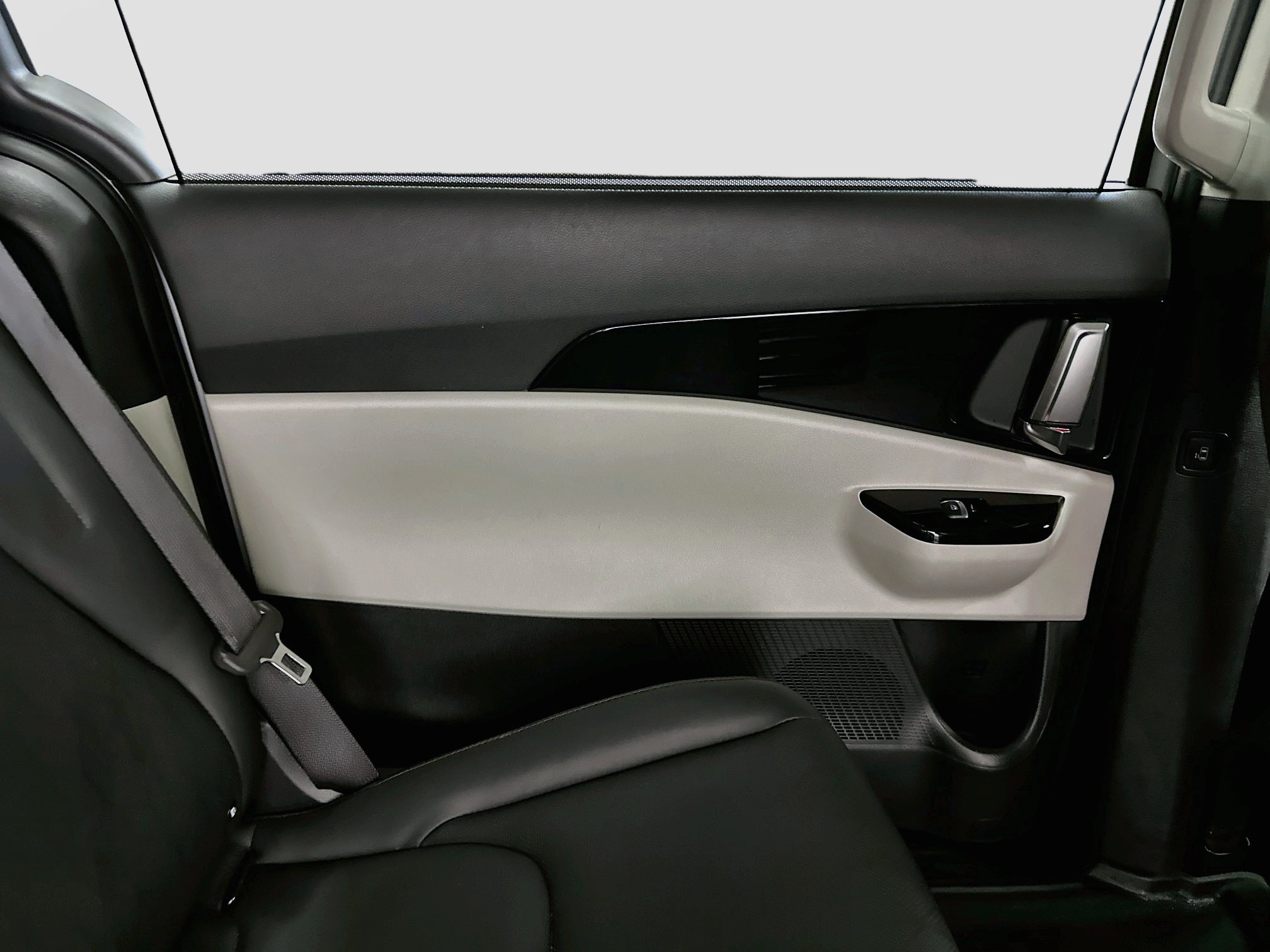 Used 2024 Kia Carnival SX FWD image 27