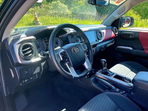 Used 2023 Toyota Tacoma SR5 AWD/4WD image 8