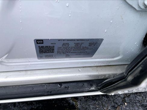 Used 2022 Buick Enclave Essence AWD/4WD image 4